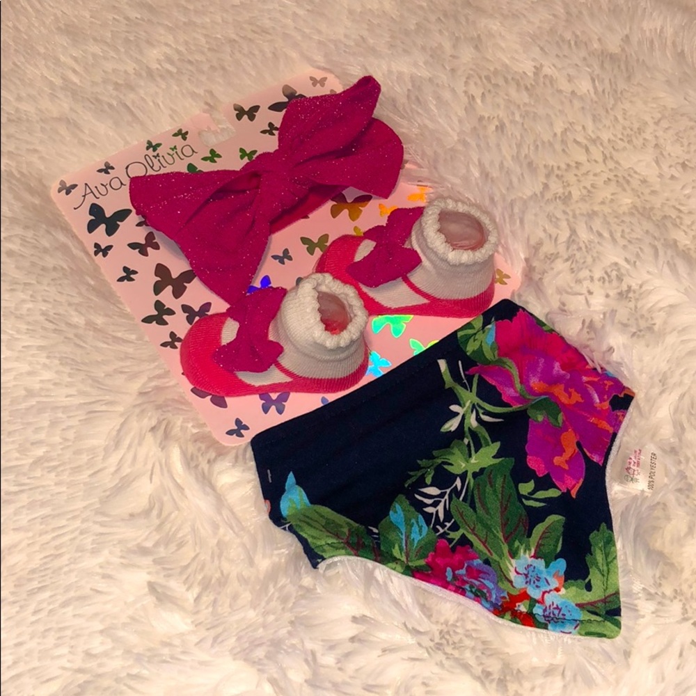 Ava Olivia baby bib, booties & hair bow set (3PCS)